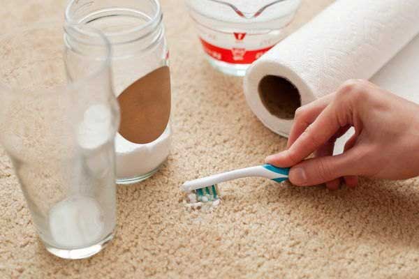 پاک کردن لکه چای از روی فرش با جوش شیرین و سرکه سفید